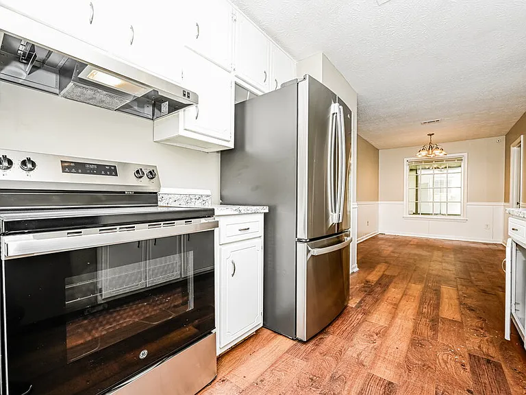 1161 Salisbury Trl — Photo 6