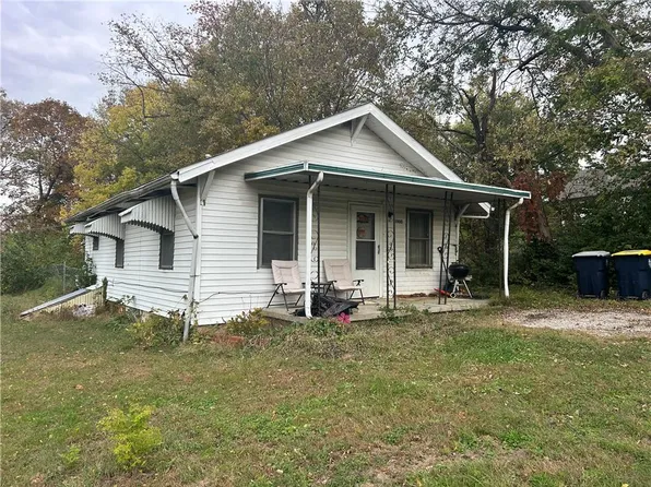6900 NE 55th St, Kansas City, MO 64119