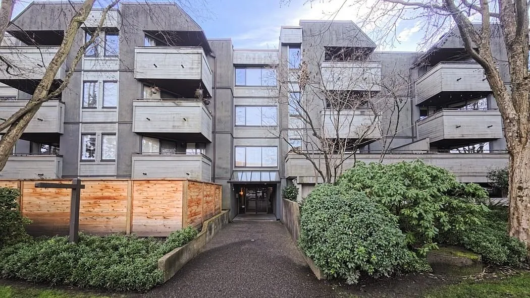 1476 W 10th Ave #408 photo 1