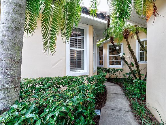 4th image of 1737 Victoria Cir