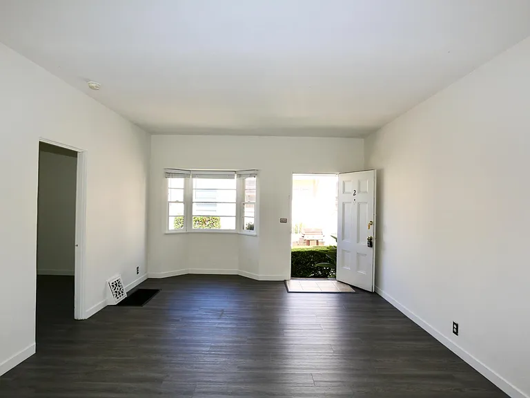 364 Cliff Dr #7 — Photo 2