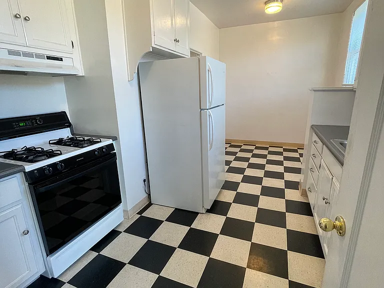1229 Sacramento St #1 — Photo 9