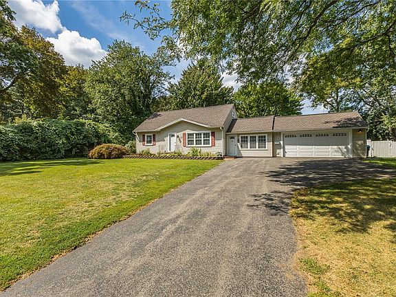 2nd image of 831 Bay Rd