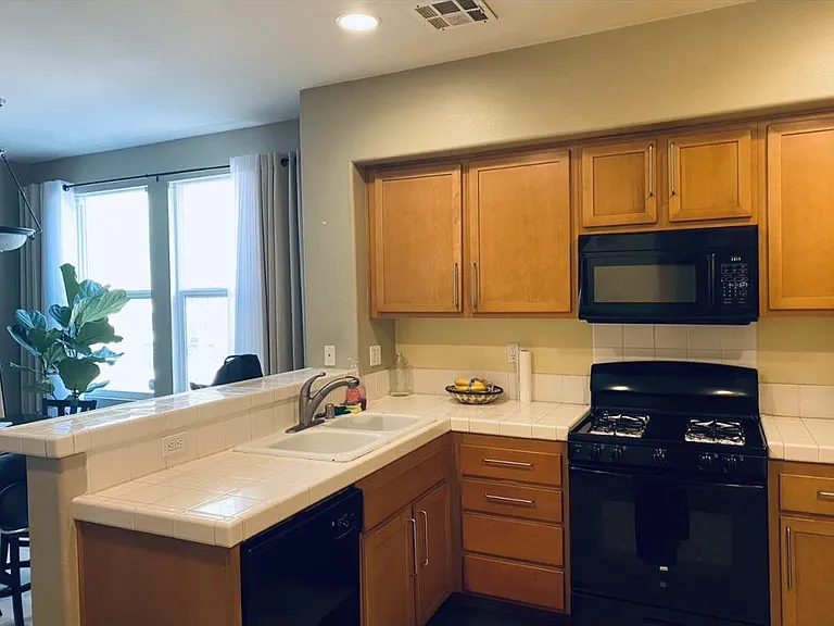 4300 Newton Ave #33 — Photo 24