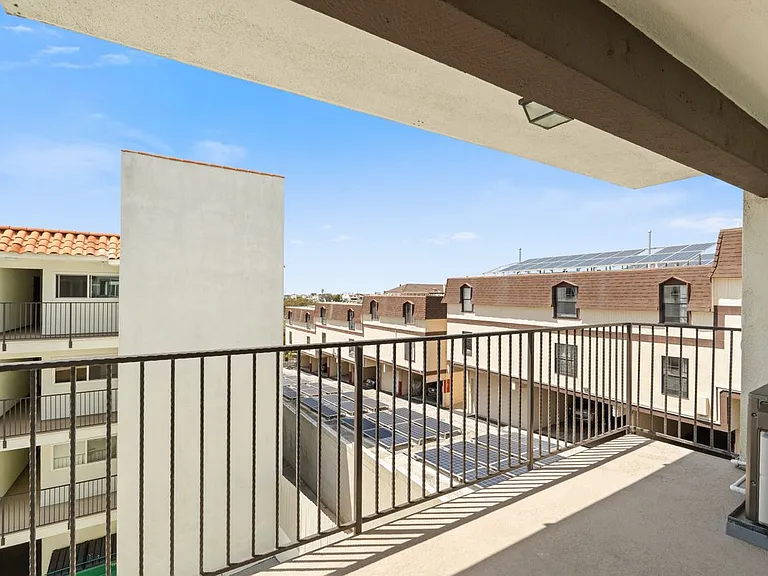 1720 Ardmore Ave #221 — Photo 9