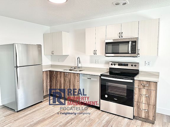 4th image of 2020 Brock Dr Unit 3