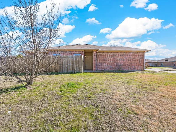974 Lake Dr, Grand Prairie, TX 75051