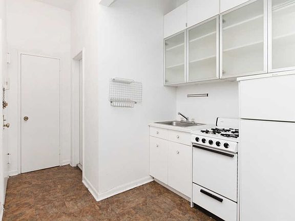 4th image of 328 E 94th St APT B