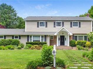 51 Dune Ct, Northport, NY 11768