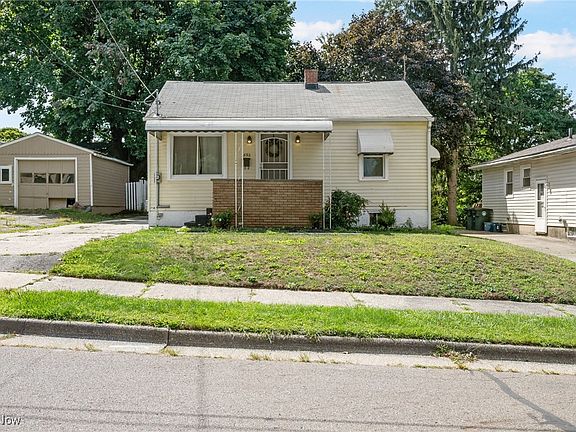 2nd image of 892 Lindsay Ave