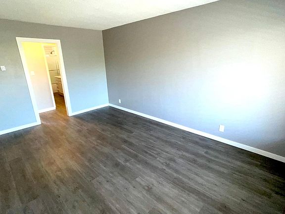 2nd image of 1906 E 1st St APT 3B