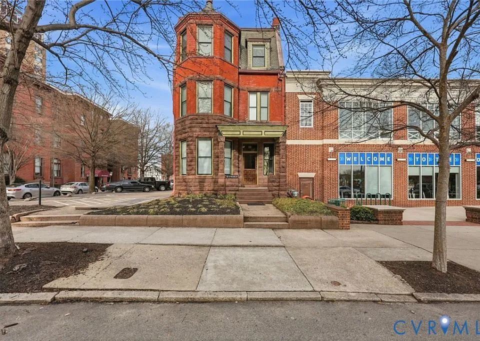 18 W Franklin St #1