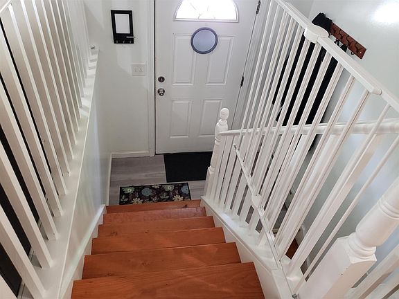 4th image of 15 Diamond Ln