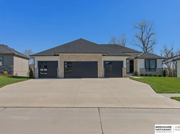 5727 N 208th St, Elkhorn, NE 68022