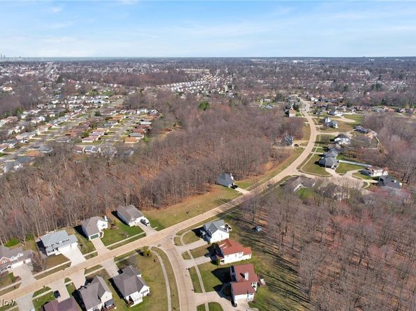 6378 Valley Ranch Dr, Maple Heights, OH 44137