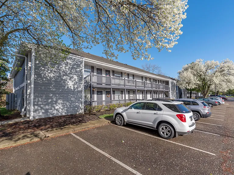 Kilborough Apartments — Photo 18