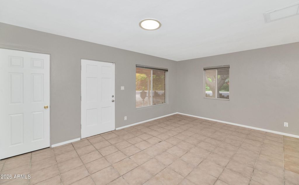 1127 S UNA Avenue, Tempe, AZ - More