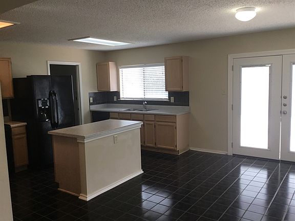 3rd image of 6407 Beech Trail Dr