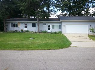 962 Lakeside Dr, Brighton, MI