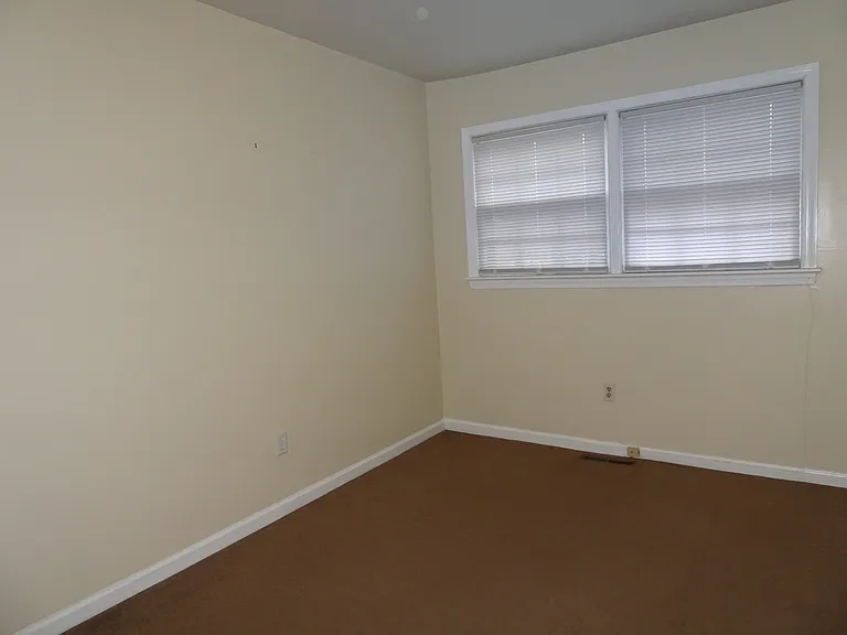 411 Hustings Ln #C — Photo 6