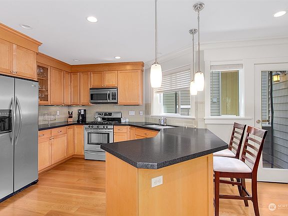 3rd image of 1106 Taylor Avenue N