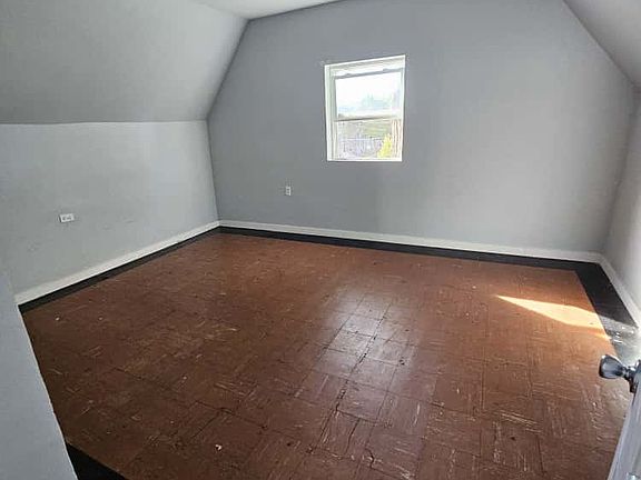 Master upper bedroom