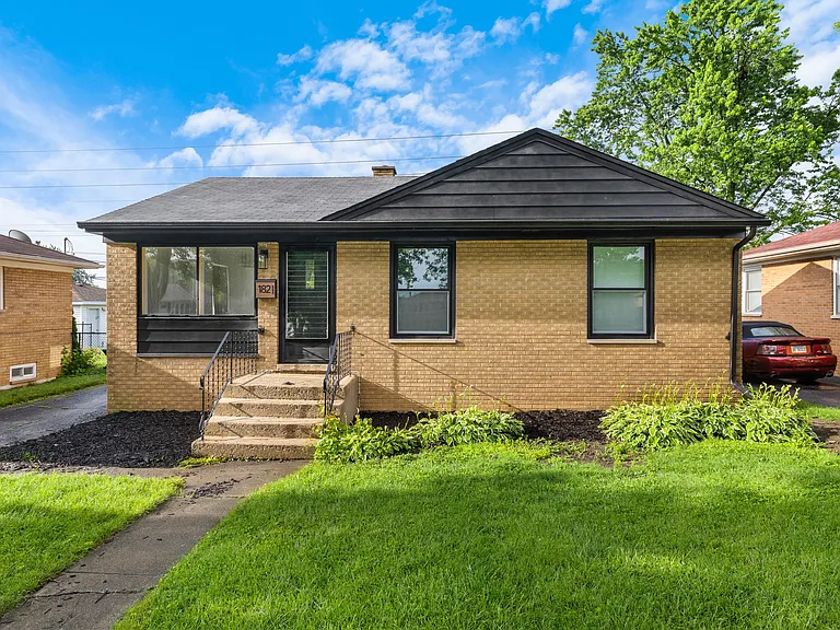 182 W 29th Pl — Photo 1
