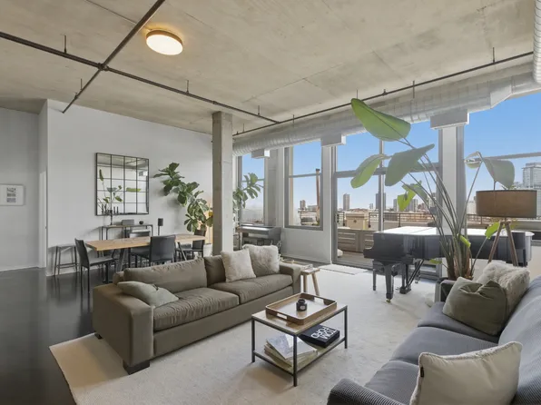 900 N Kingsbury St, Chicago, IL