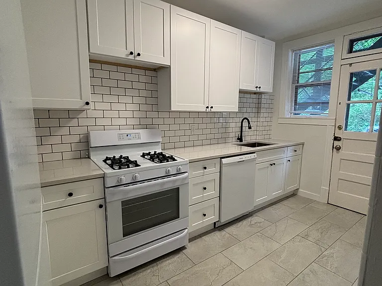 820 Pennsylvania Ave #1S — Photo 16