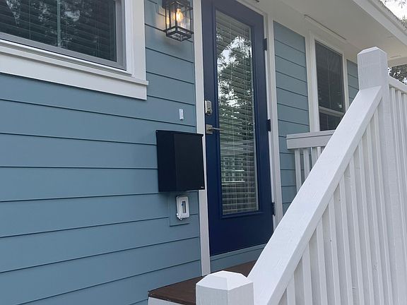 3rd image of 518 1/2 13th Ave S