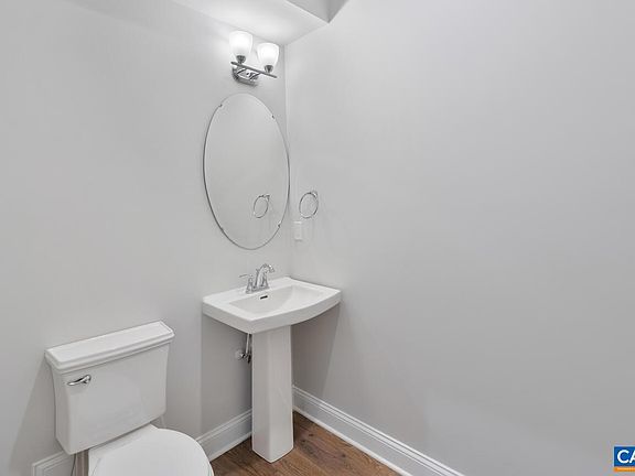 5th image of 939 Addle Hill Rd