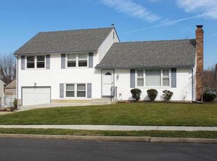 282 Tenby Chase Dr, Delran, NJ 08075