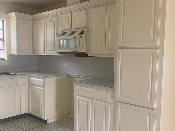 3rd image of 113 N Glasscock Blvd #B