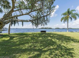 4469 E Riverside Dr, Fort Myers, FL 33905