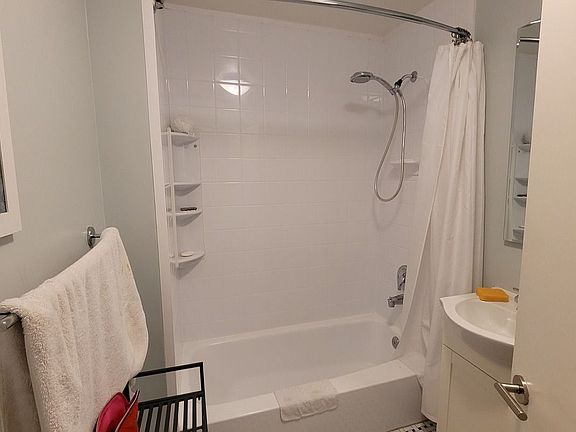 5th image of 251 W 73rd St APT 1A