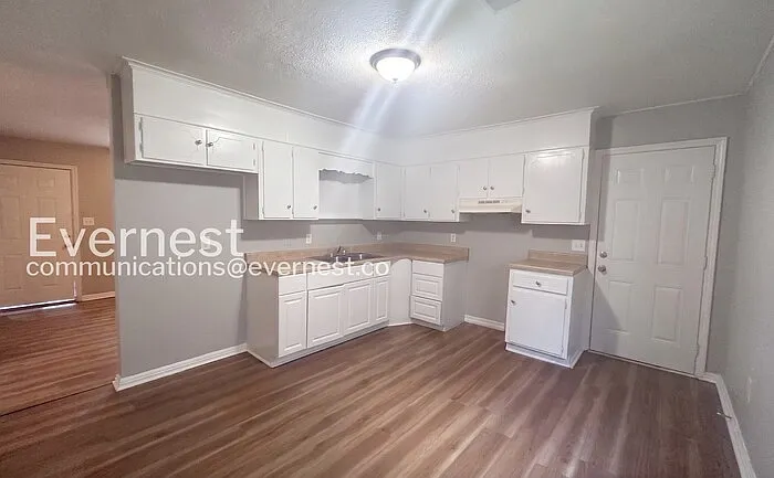 1216 Woodland Ave SW — Photo 4