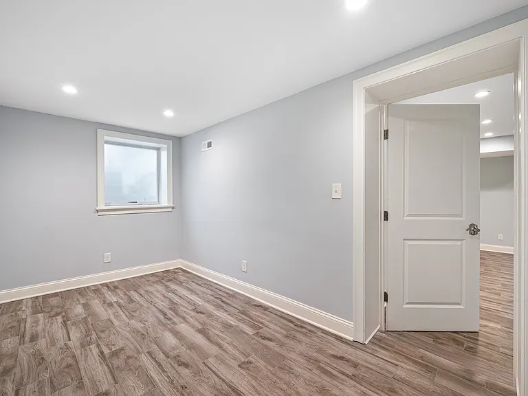 80 E Sunnyside Ln #1 — Photo 22