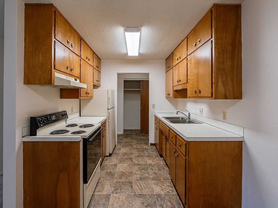 Fargo, ND Woodland Apartments | Kitchen