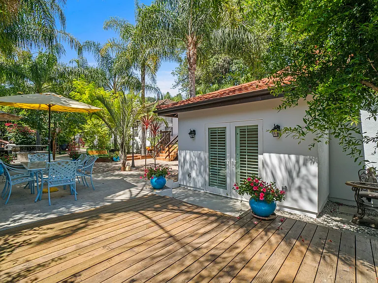 4230 Van Nuys Blvd — Photo 14