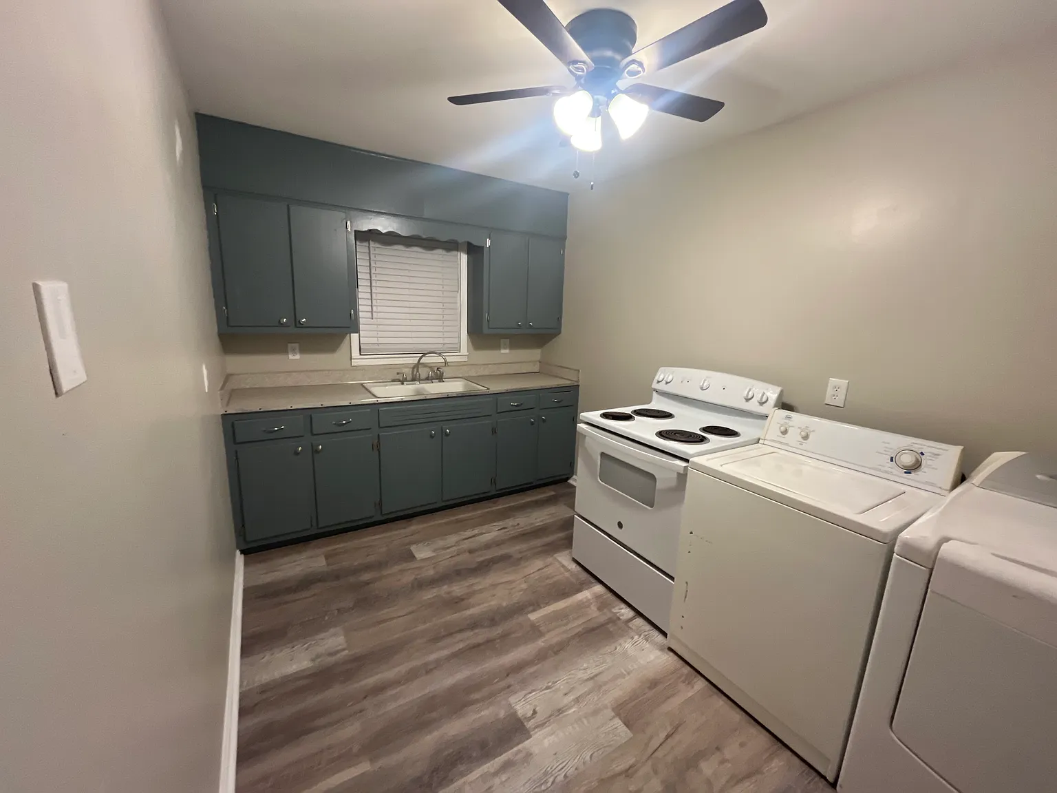 1 bed, 900 sqft, $700 — Photo 2