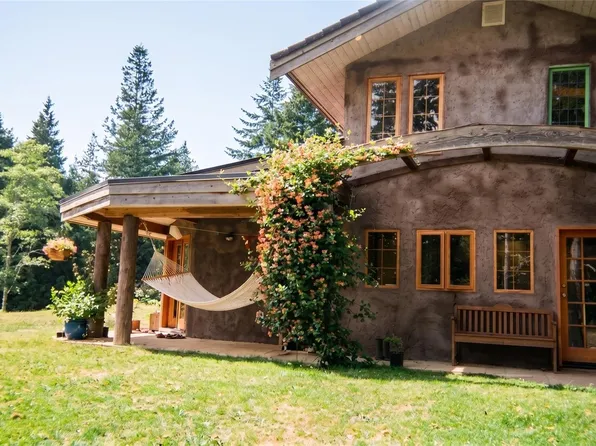 9 Grant Rd, Lasqueti, BC V0R 2J0
