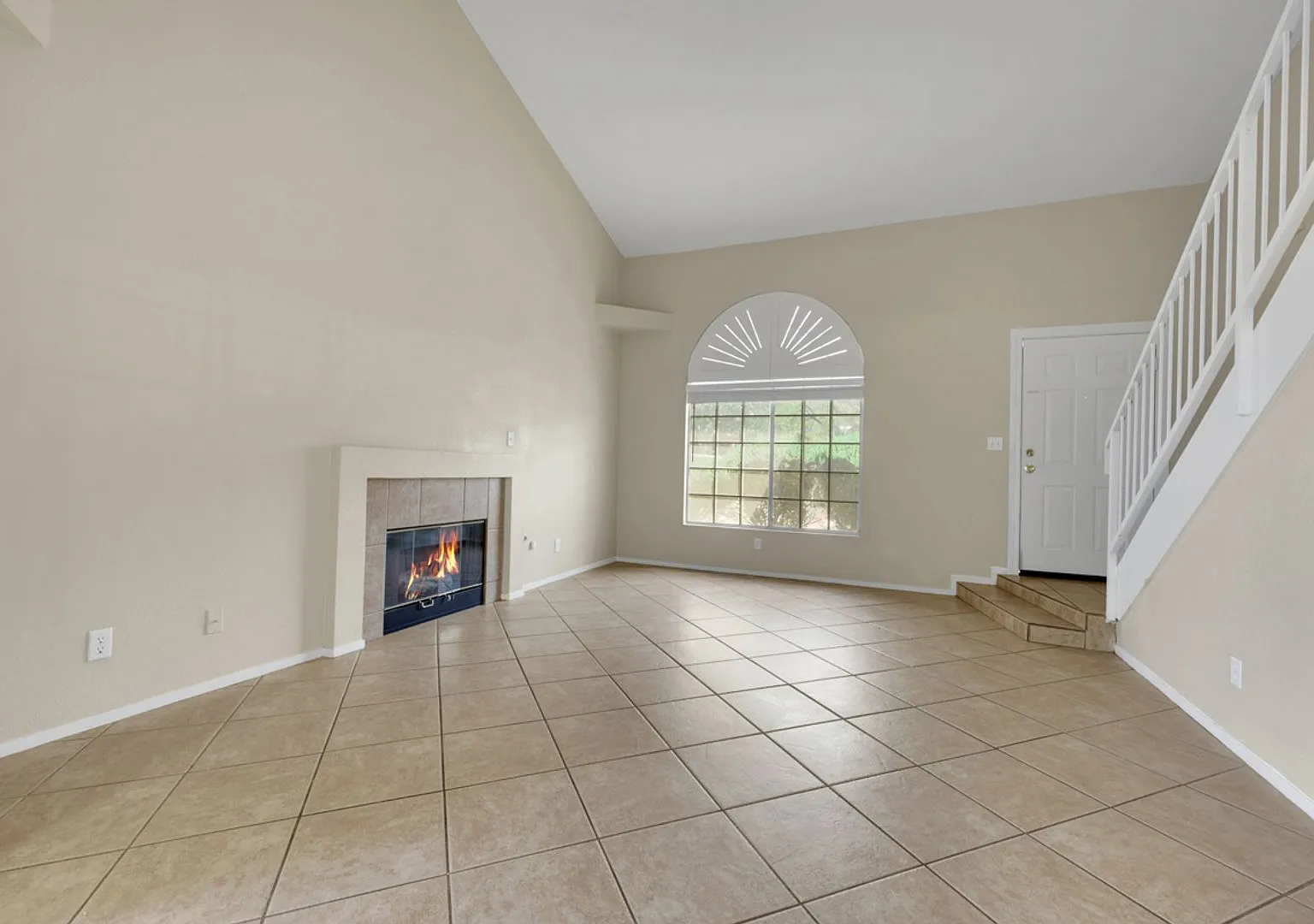 Bright and spacious two-story home — Photo 3