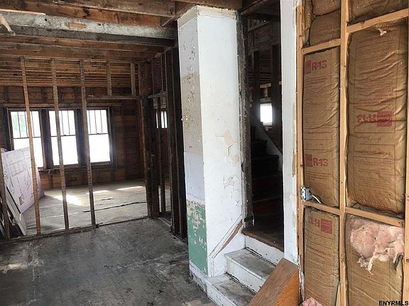 4th image of 12 Grace Ct
