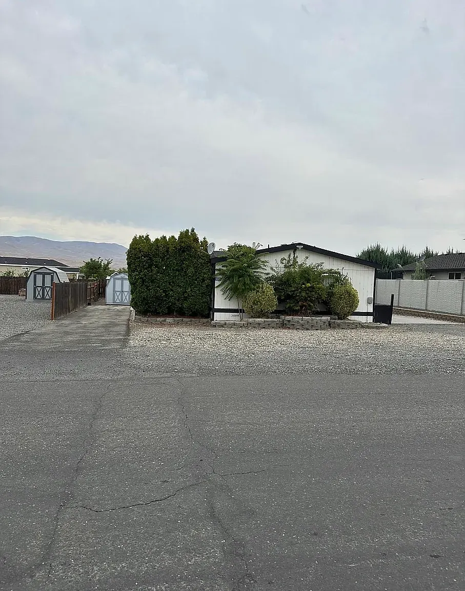 3 bed, 1107 sqft, $1,650 — Photo 1