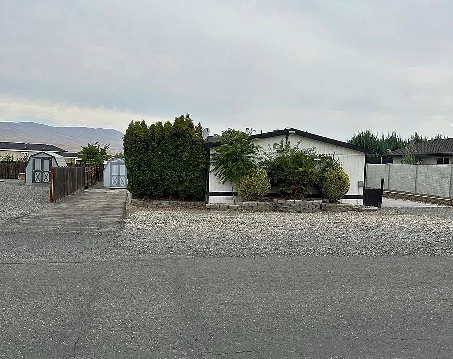 1st image of 108 Thunderbird Way SW