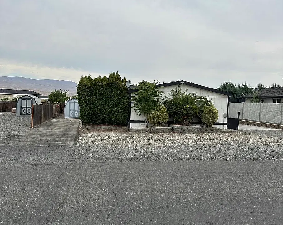 108 Thunderbird Way SW