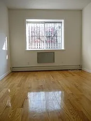 Rented by Robyn Lee, LREB