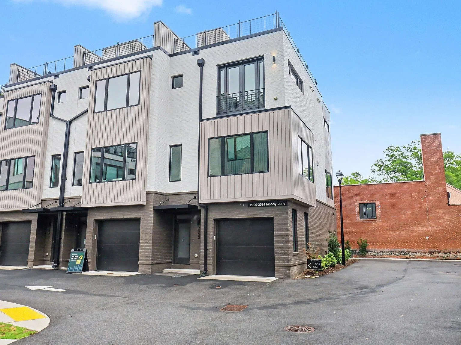 3 bed, 3.5 bath, $3,000 — Photo 2