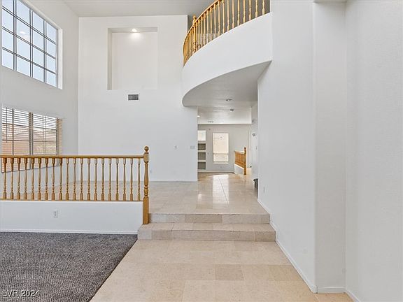 5th image of 927 Sterling Thorn Ct