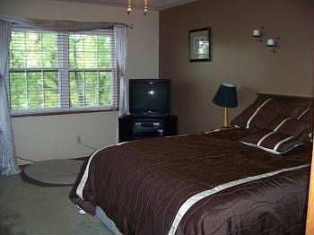 4th image of 10 Augusta Dr